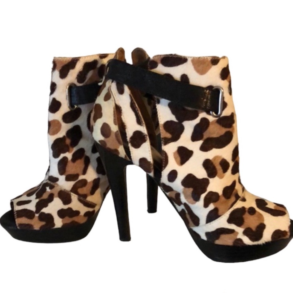 N.Y.L.A Unique funky animal print ladies booties size 6